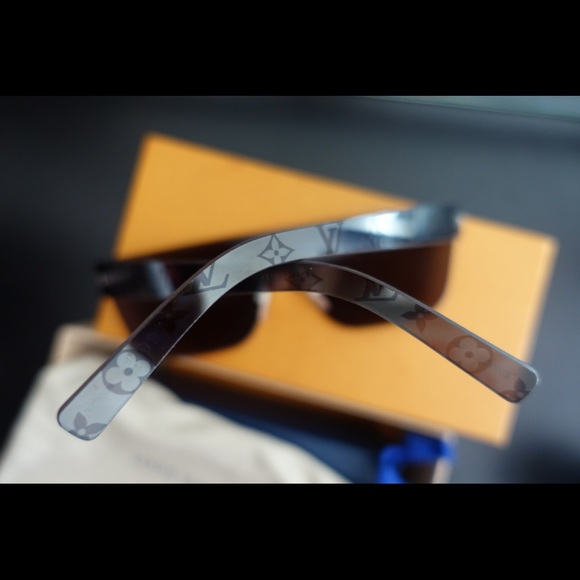 Authentic Louis Vuitton City Mask Sunglasses - Picture 3 of 7